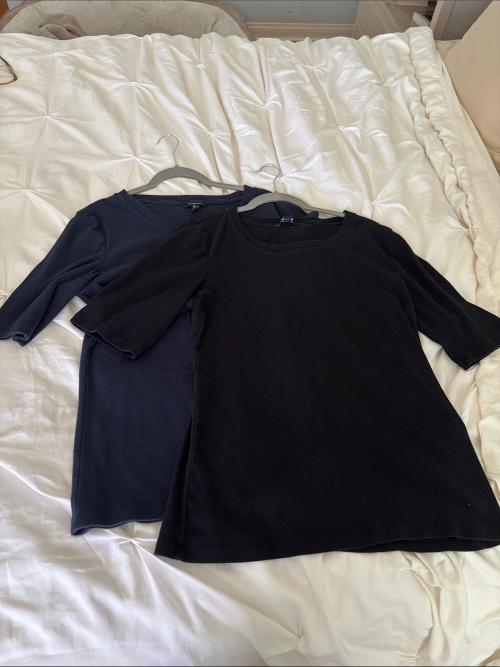 Banana Republic Women’s elbow sleeve Crewneck Top - Black & Navy